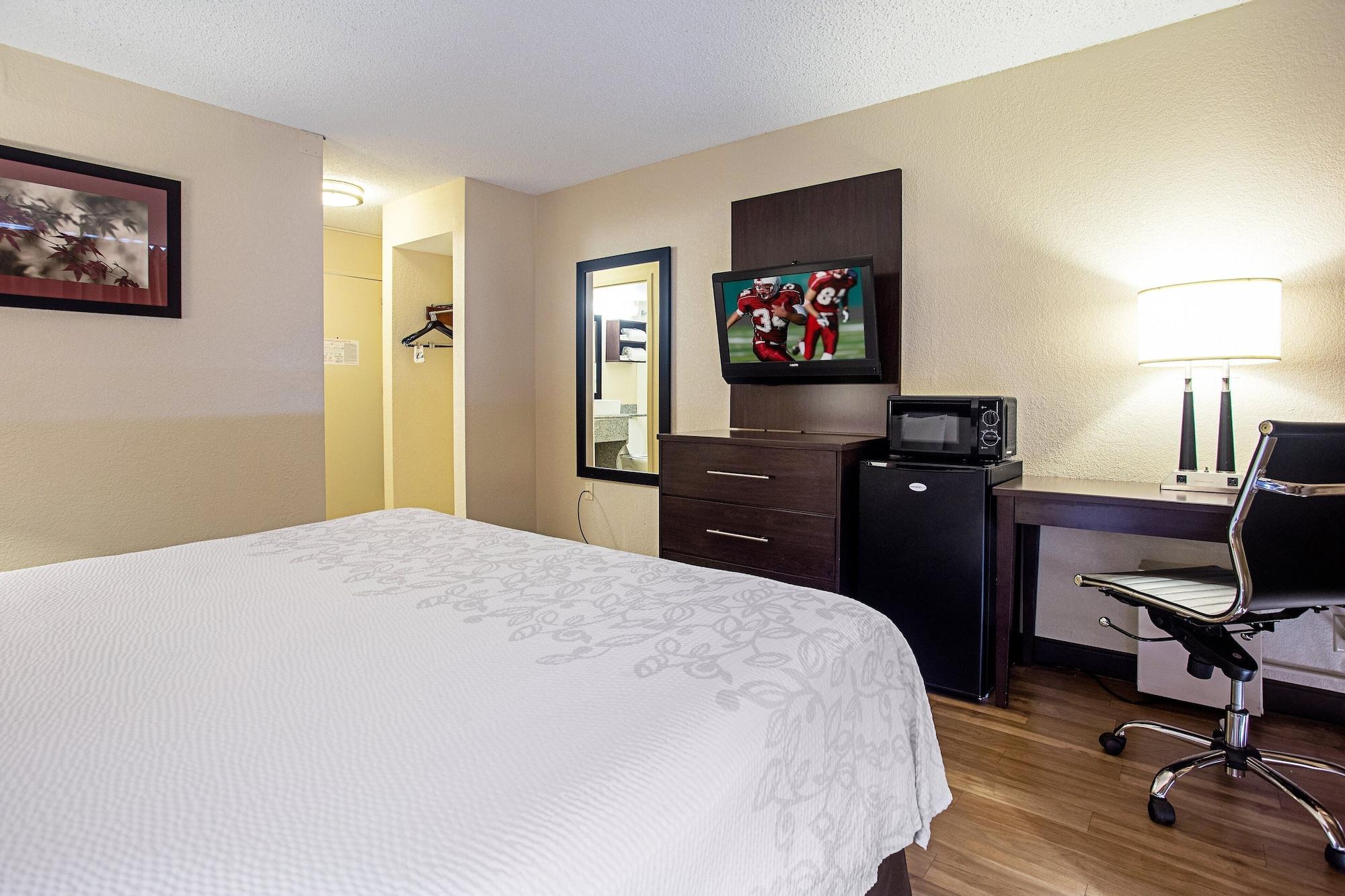 Red Roof Inn Plus+ Wichita East Bagian luar foto