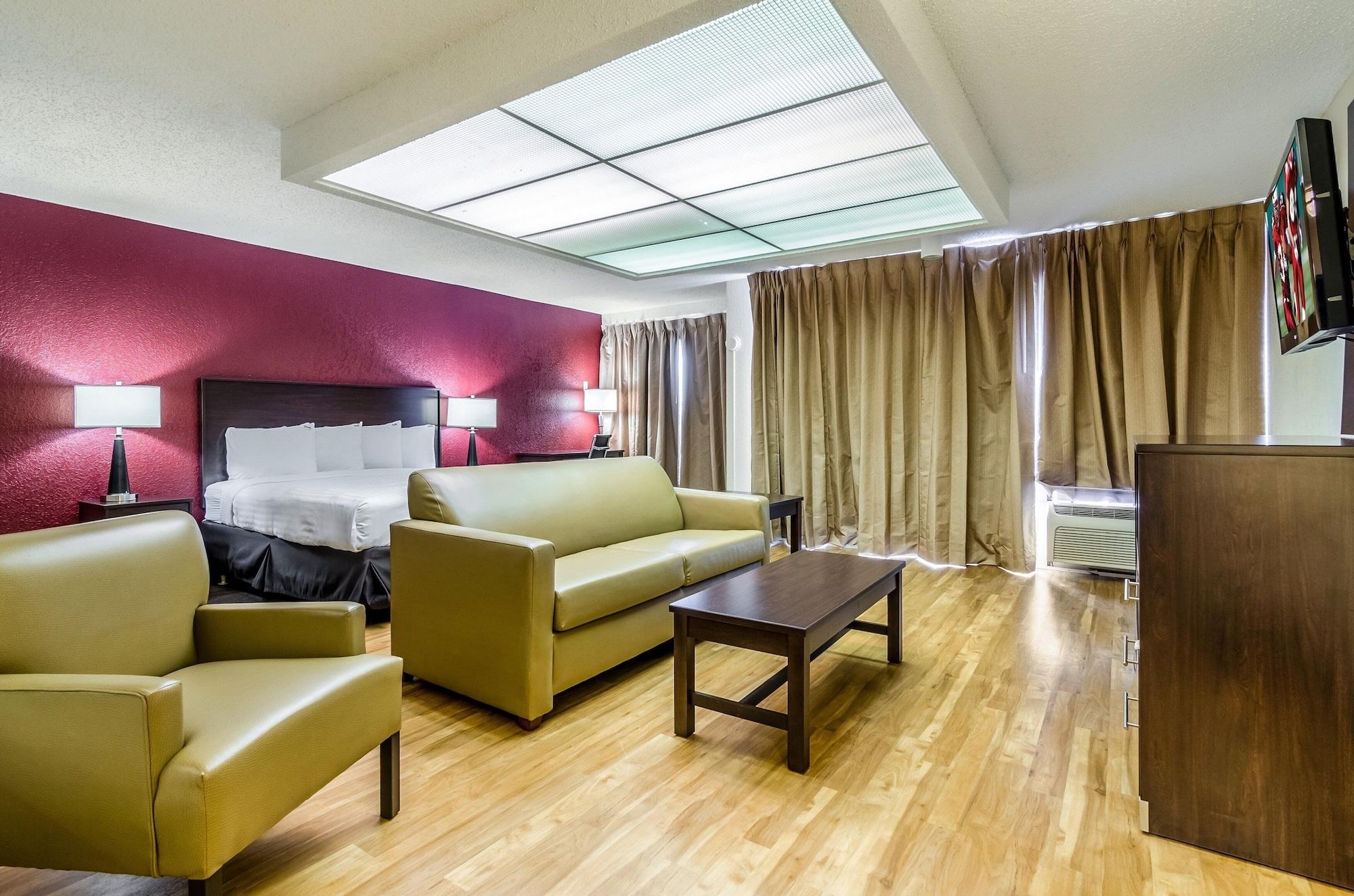 Red Roof Inn Plus+ Wichita East Bagian luar foto
