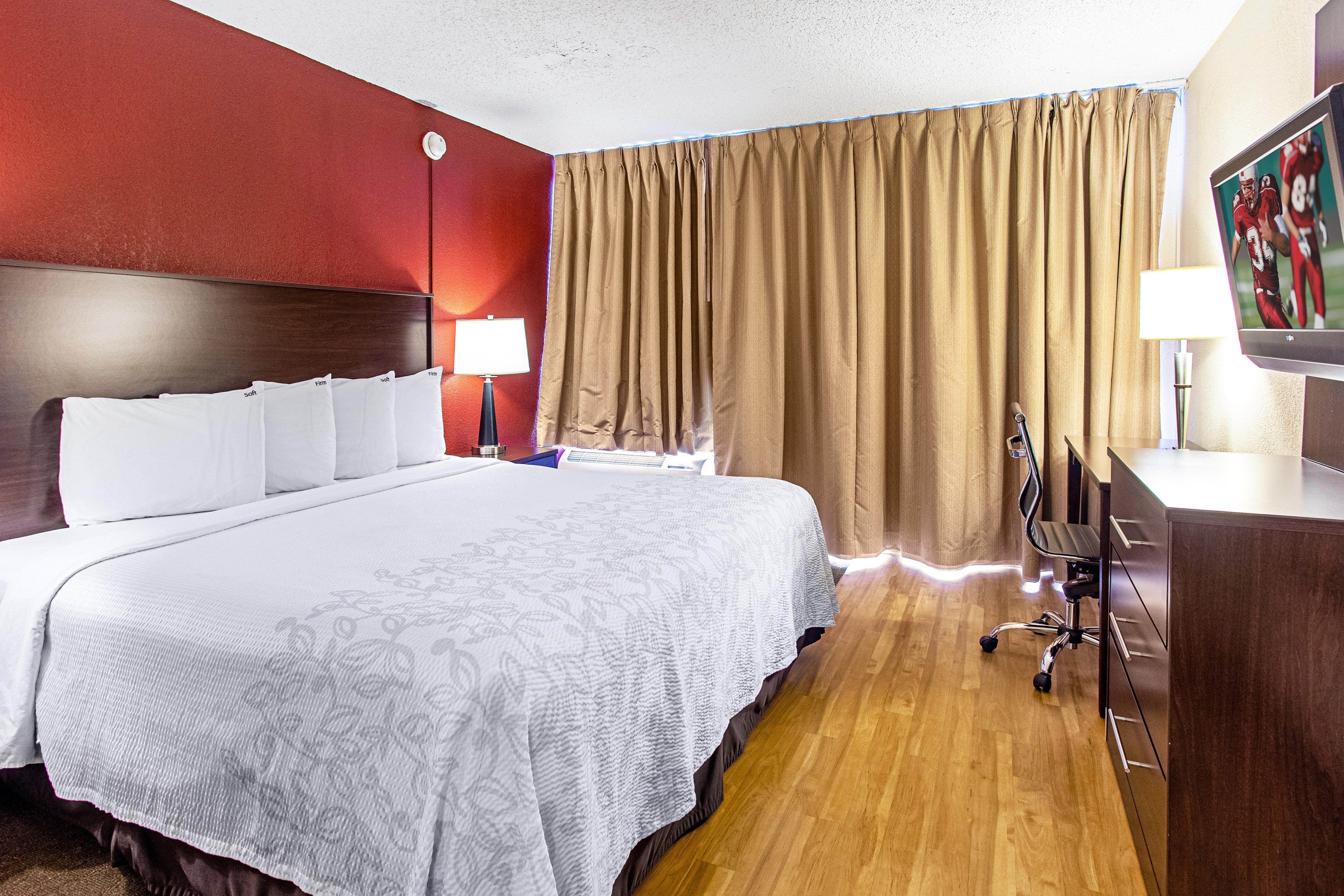 Red Roof Inn Plus+ Wichita East Bagian luar foto