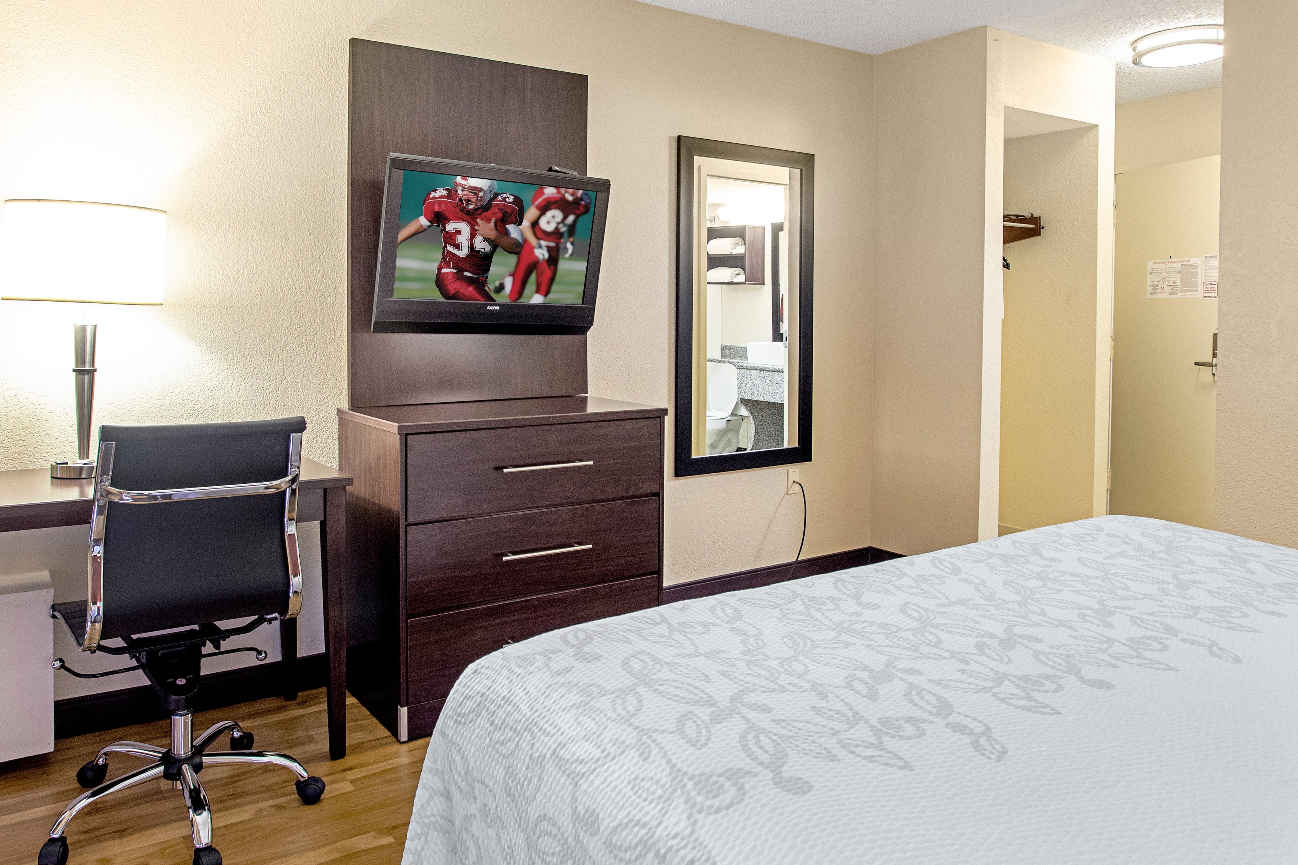 Red Roof Inn Plus+ Wichita East Bagian luar foto