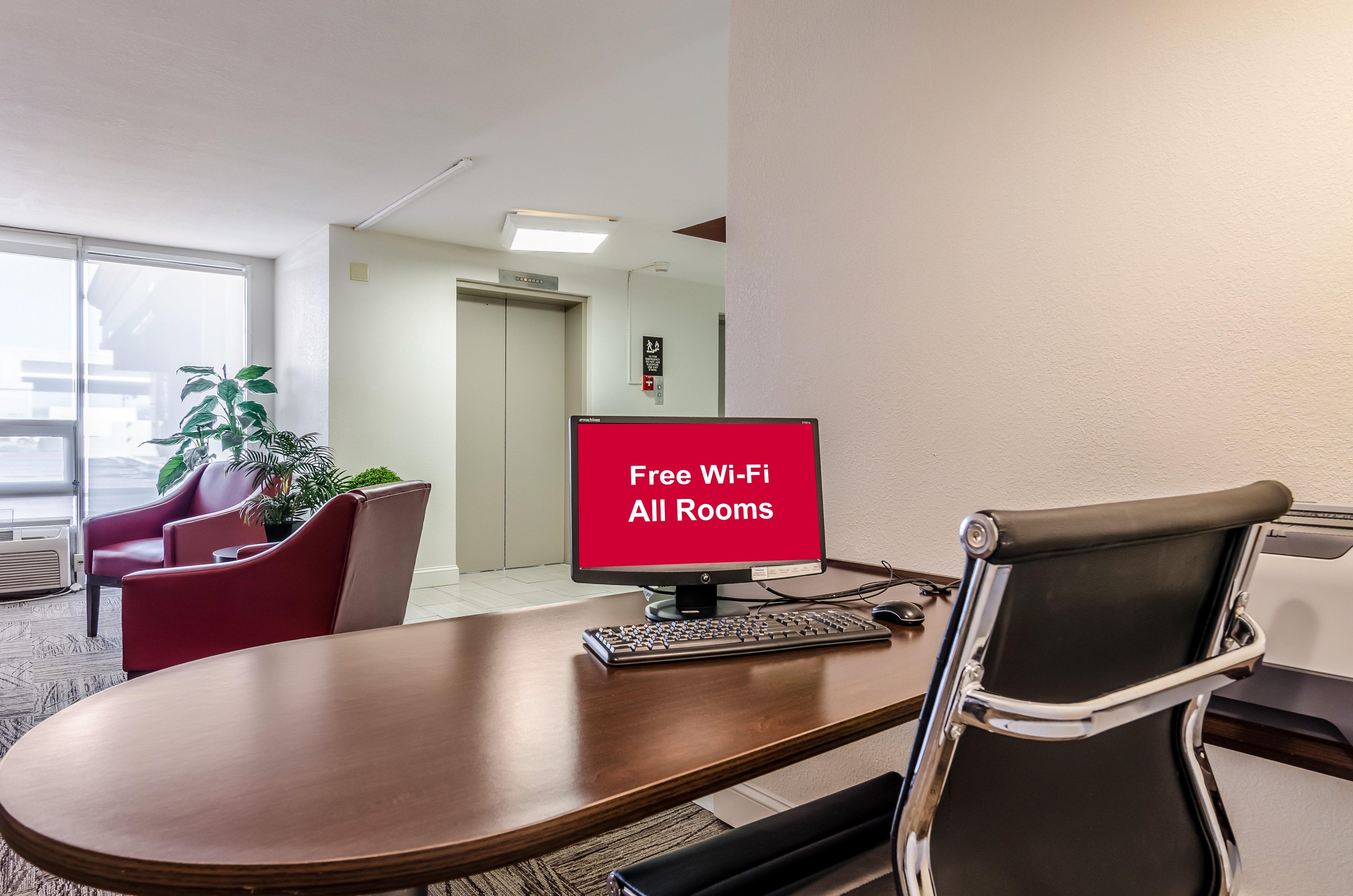 Red Roof Inn Plus+ Wichita East Bagian luar foto