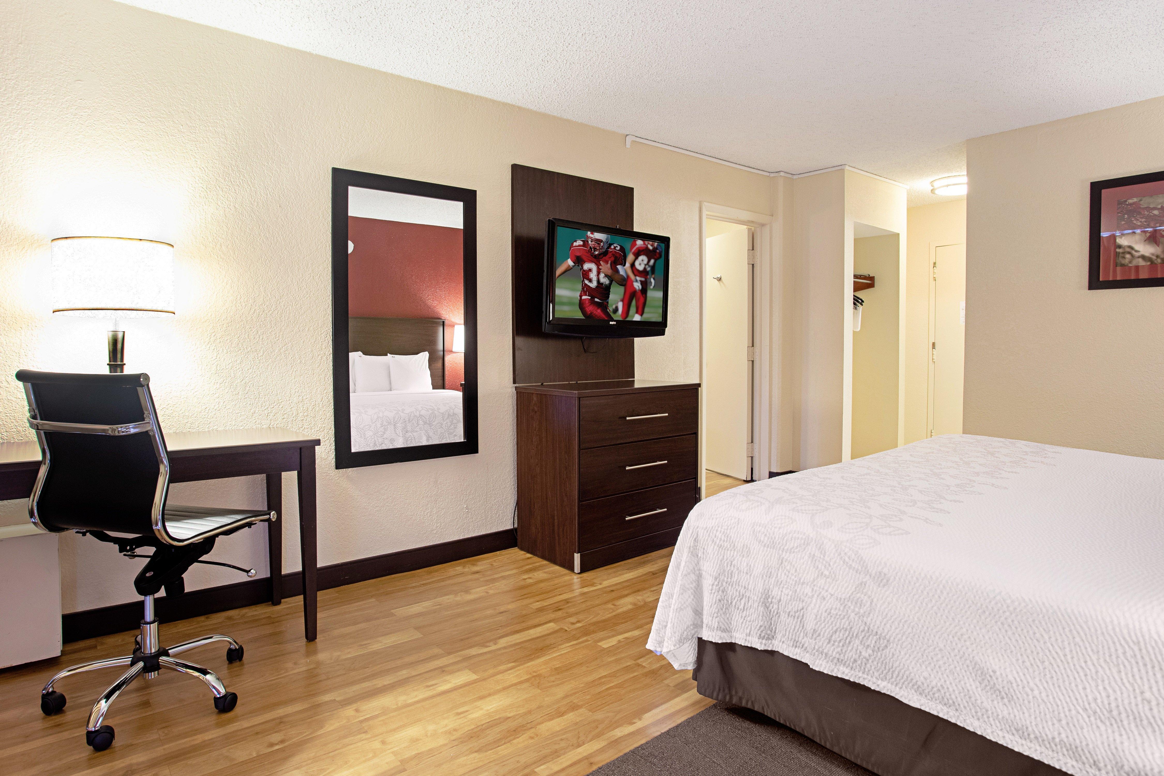 Red Roof Inn Plus+ Wichita East Bagian luar foto