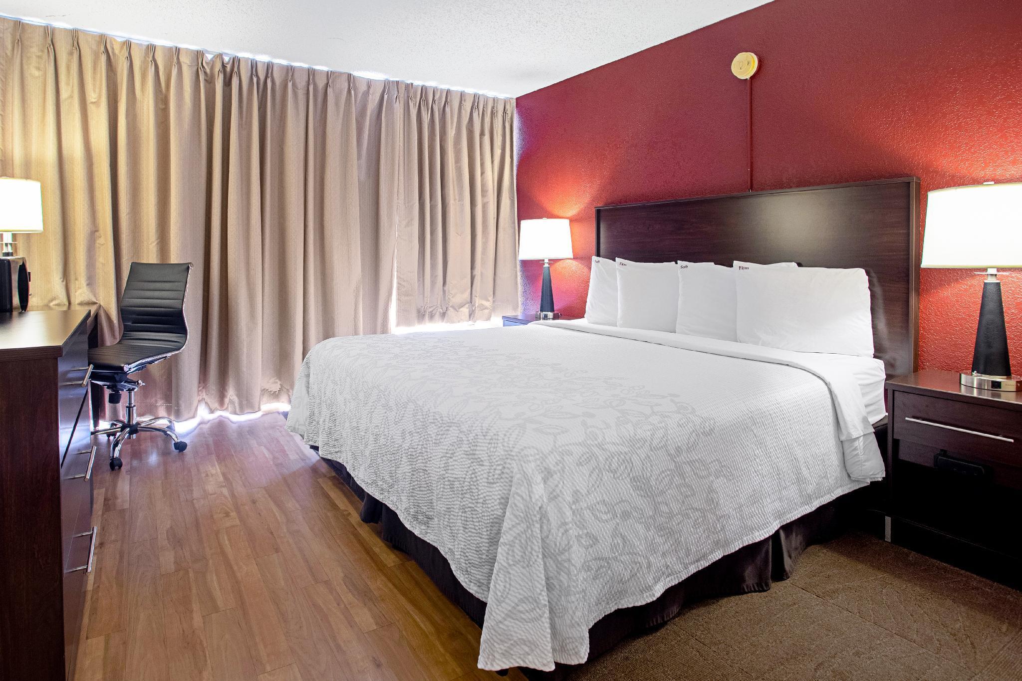 Red Roof Inn Plus+ Wichita East Bagian luar foto