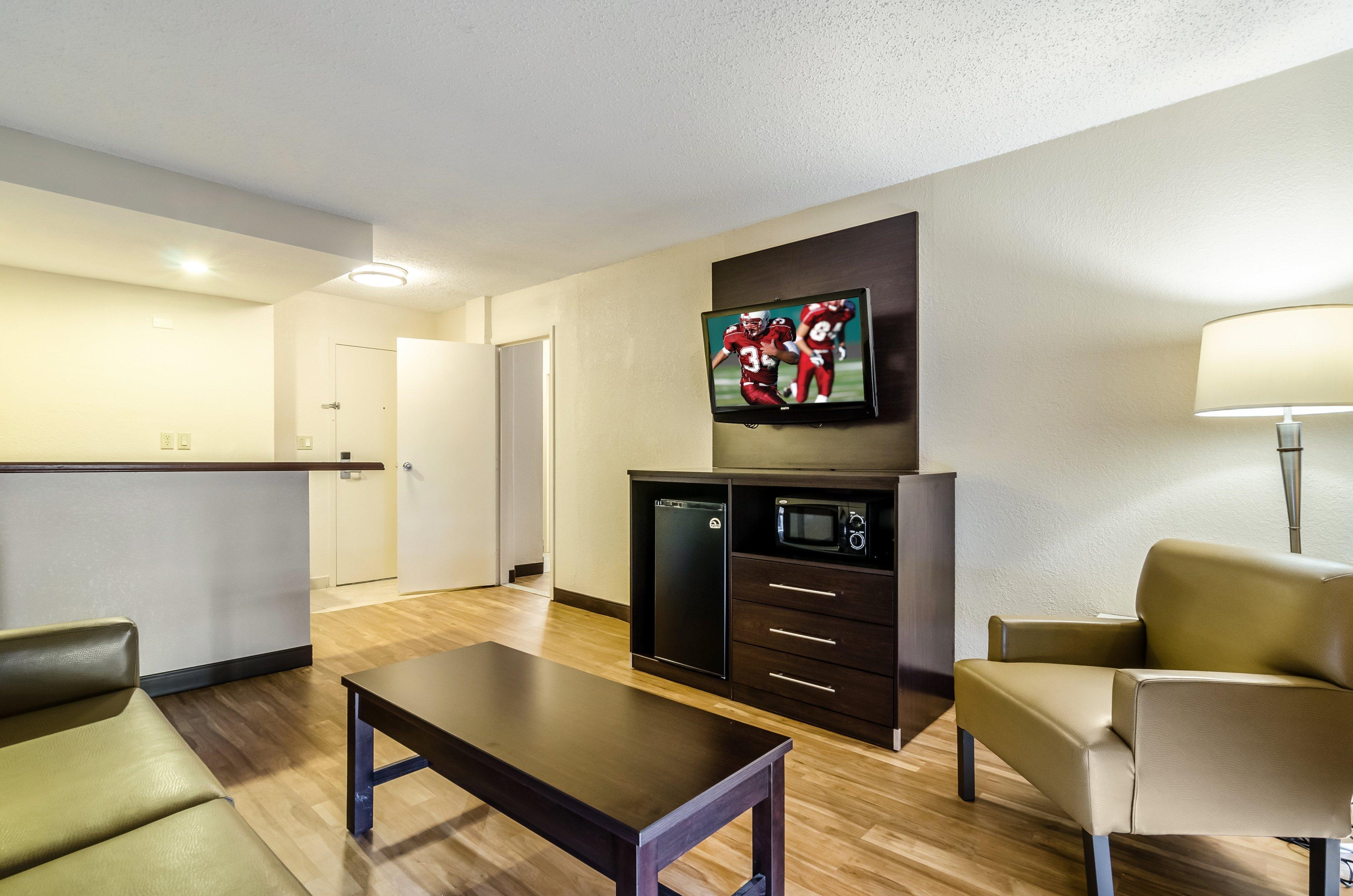 Red Roof Inn Plus+ Wichita East Bagian luar foto
