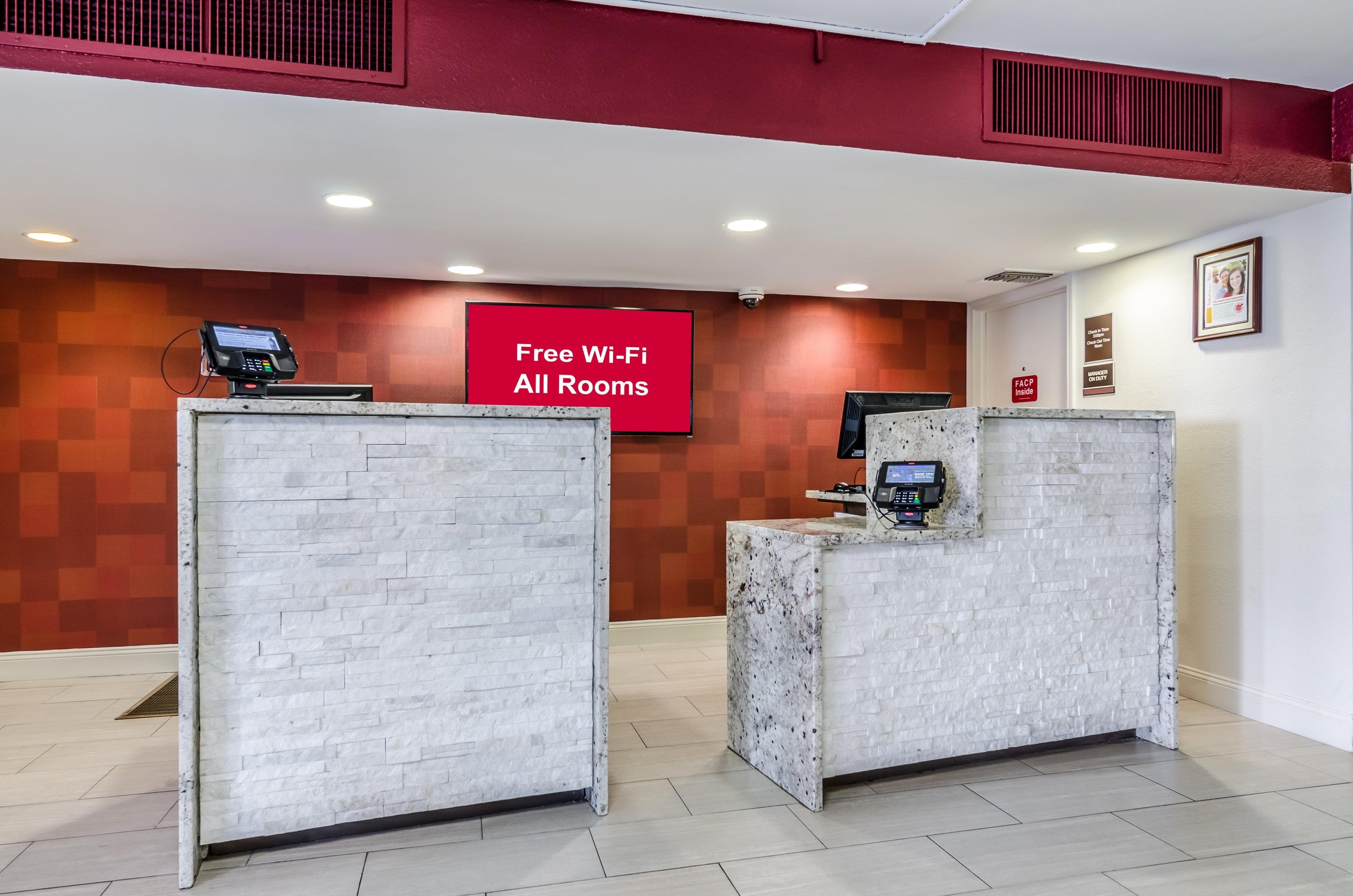 Red Roof Inn Plus+ Wichita East Bagian luar foto