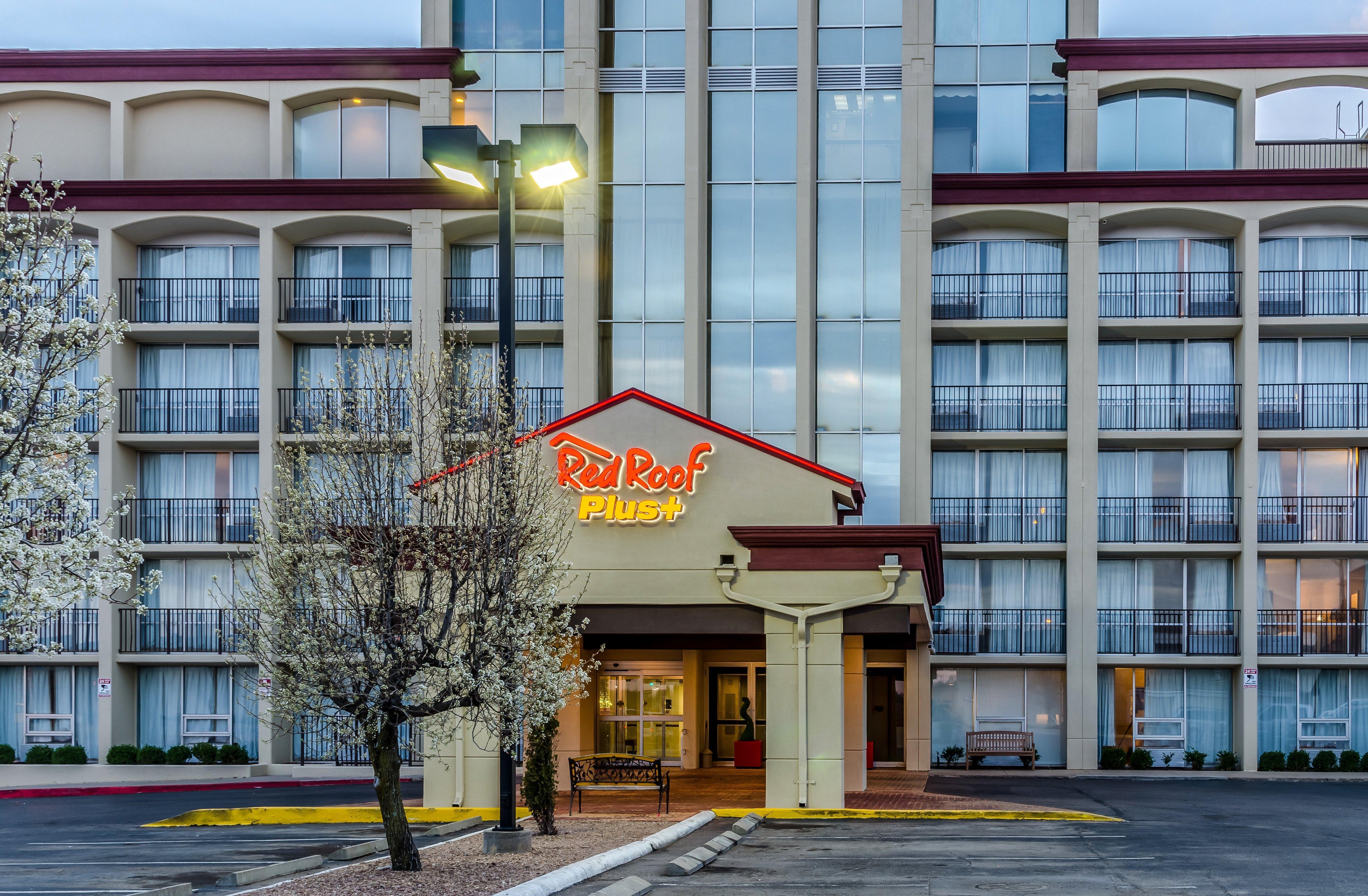 Red Roof Inn Plus+ Wichita East Bagian luar foto
