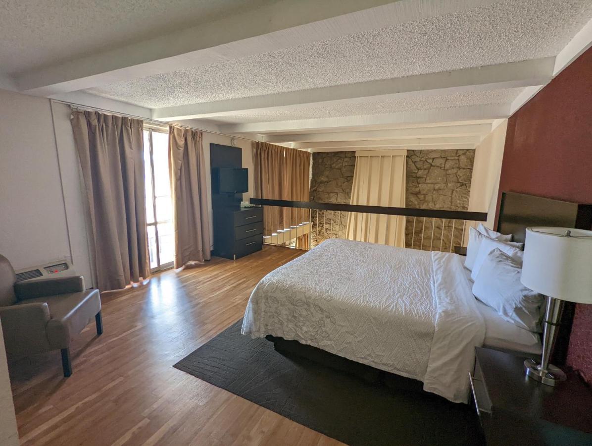 Red Roof Inn Plus+ Wichita East Bagian luar foto