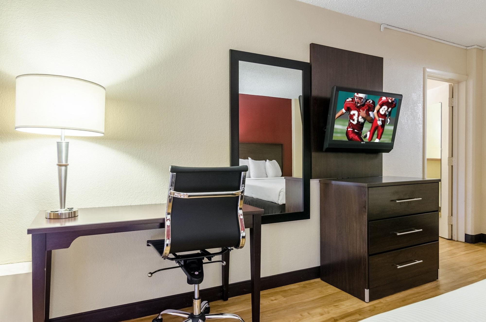 Red Roof Inn Plus+ Wichita East Bagian luar foto