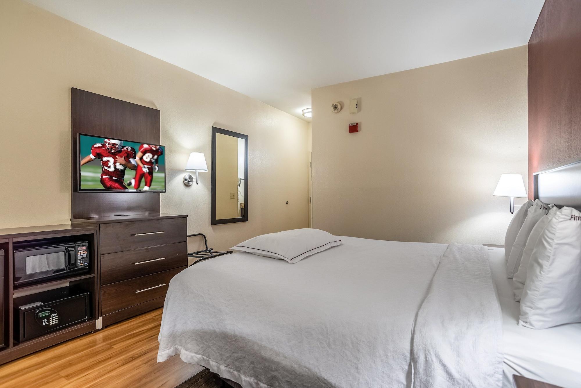 Red Roof Inn Plus+ Wichita East Bagian luar foto