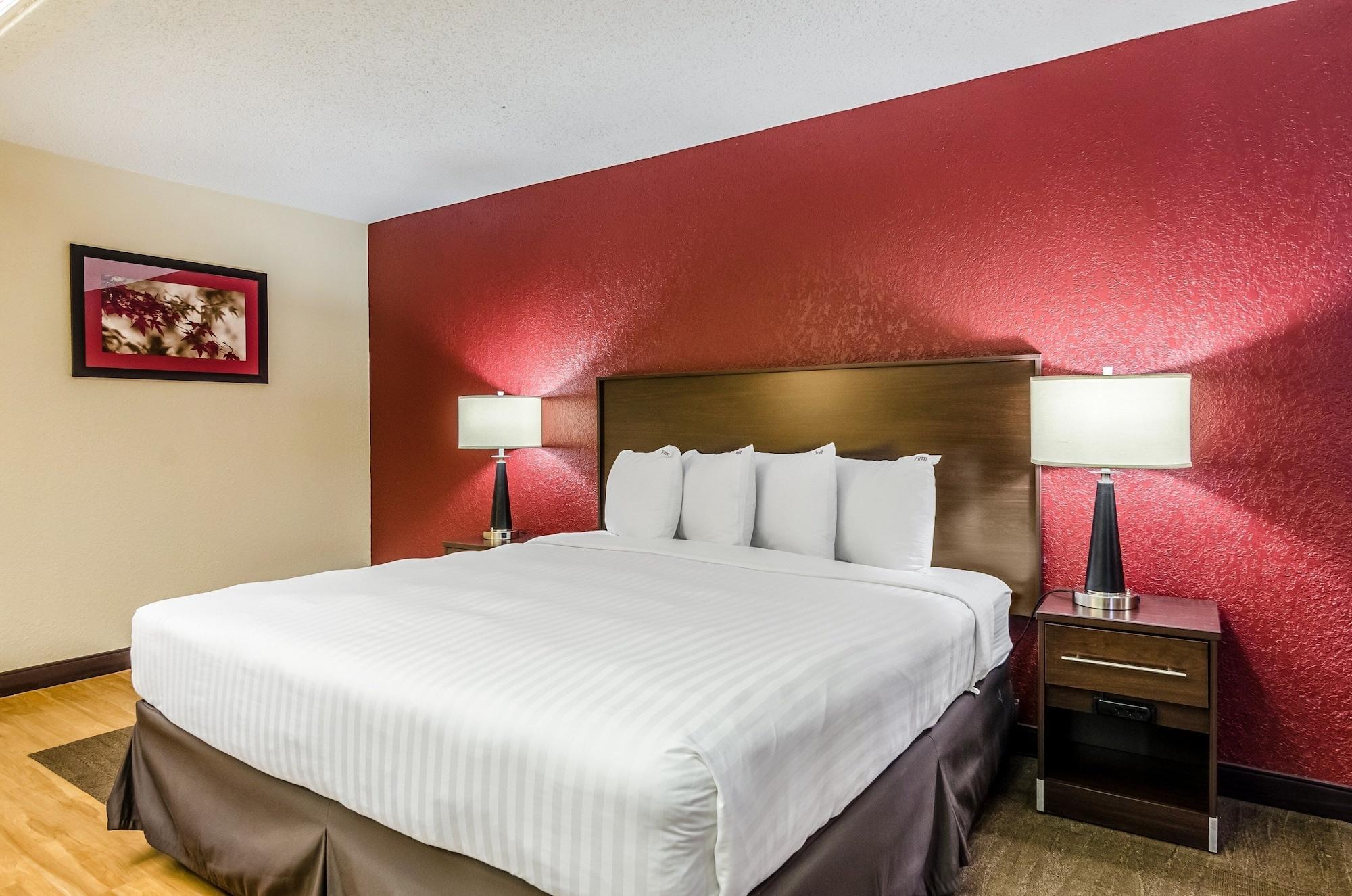 Red Roof Inn Plus+ Wichita East Bagian luar foto